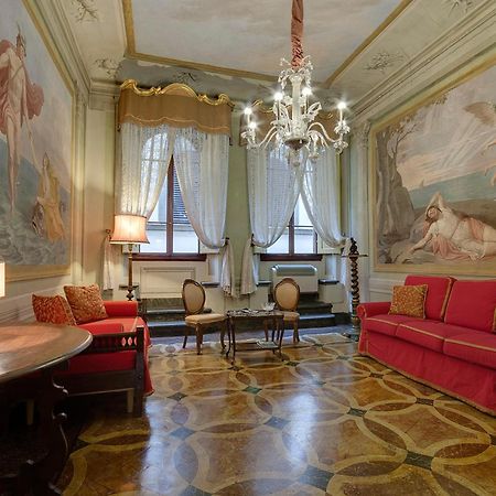 Palazzo Bucciolini Apartment Florence Bilik gambar